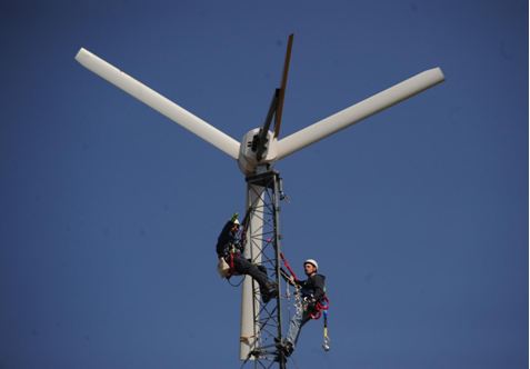 Wind turbine maint (Dr.B & Tyler)